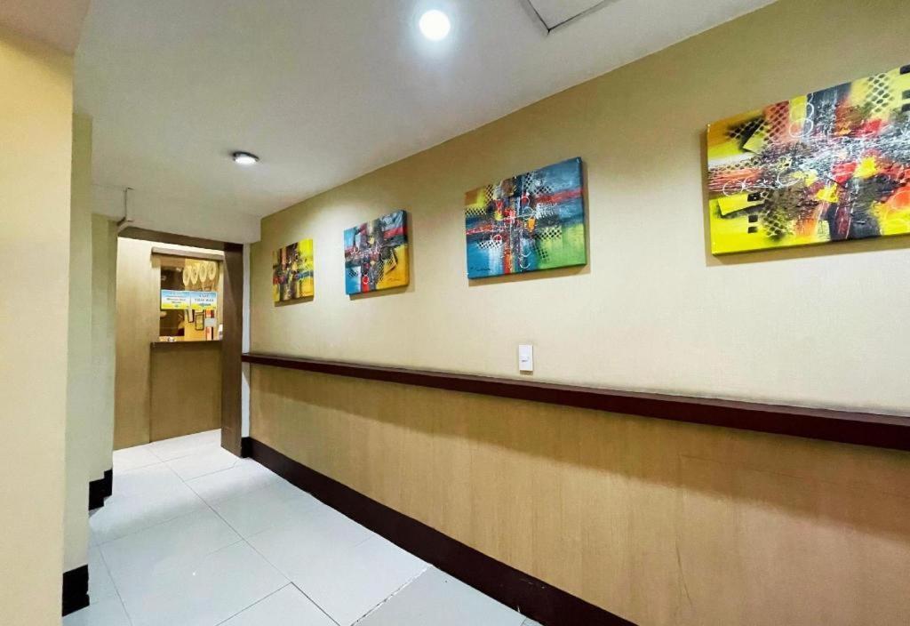 Hotel 99 Monumento Caloocan Exterior photo