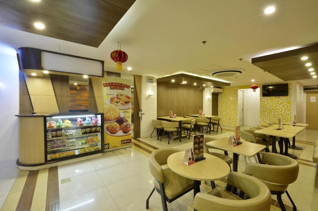 Hotel 99 Monumento Caloocan Exterior photo