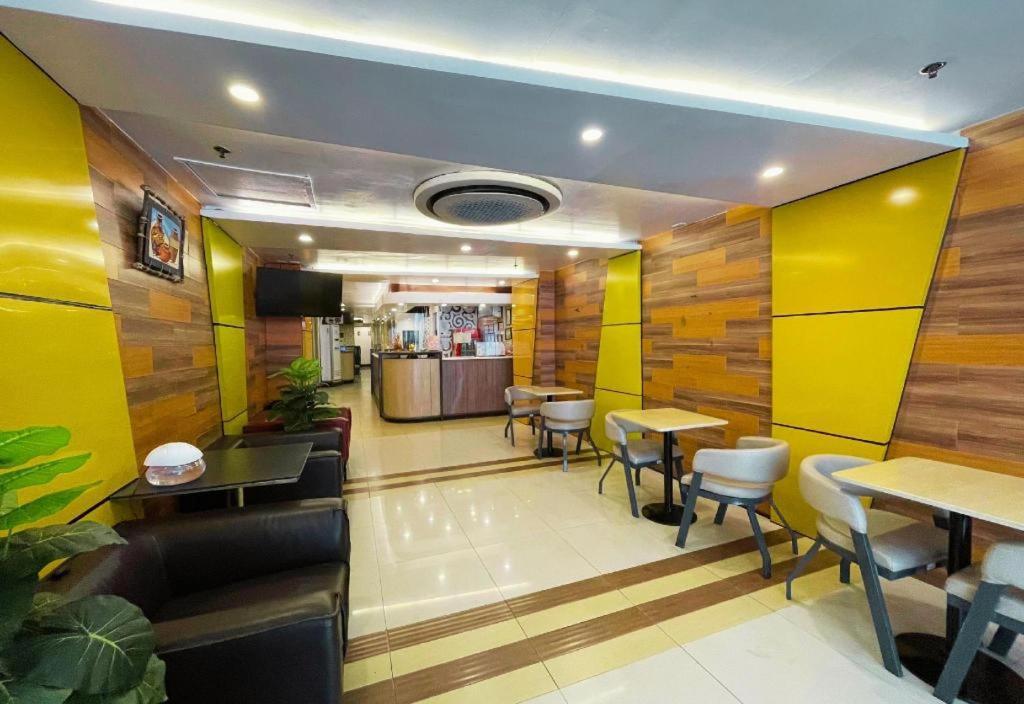 Hotel 99 Monumento Caloocan Exterior photo