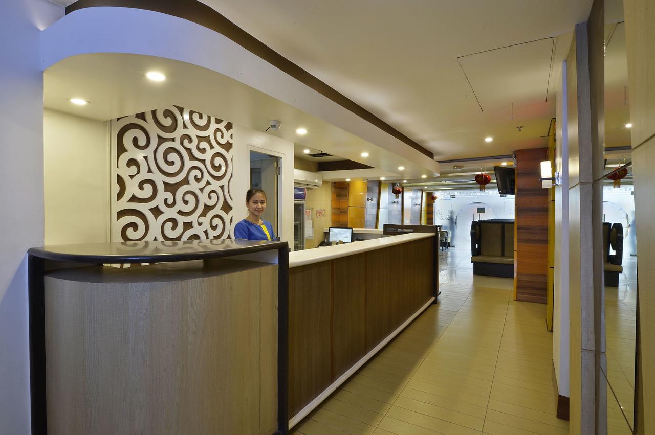 Hotel 99 Monumento Caloocan Exterior photo